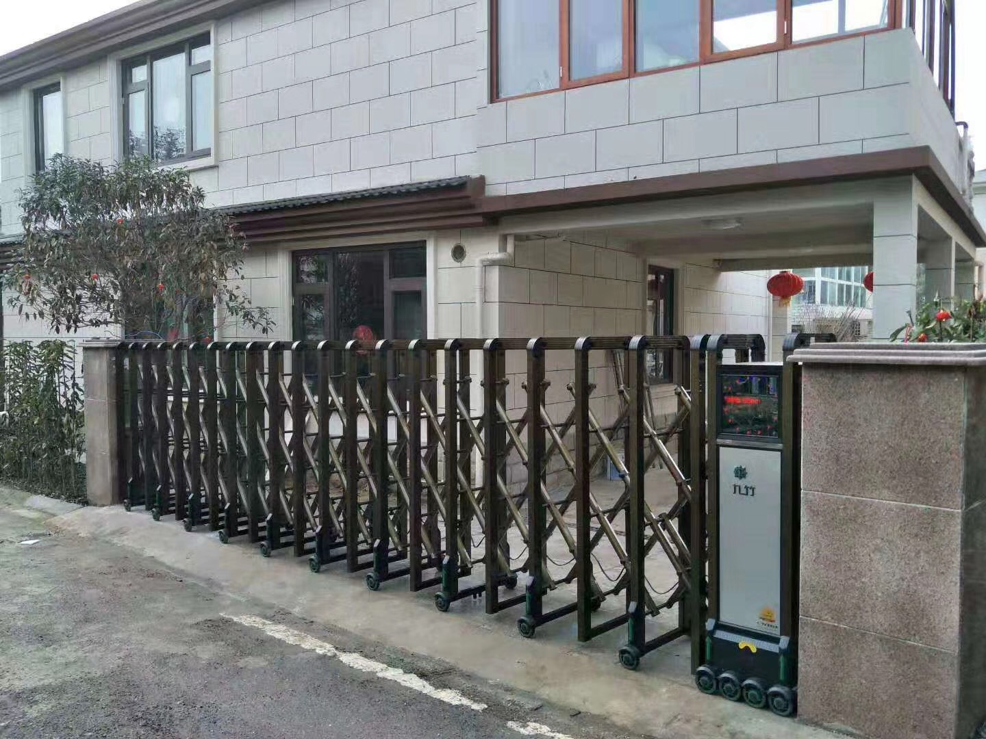 ��Rɽ�f�e���^(q��)